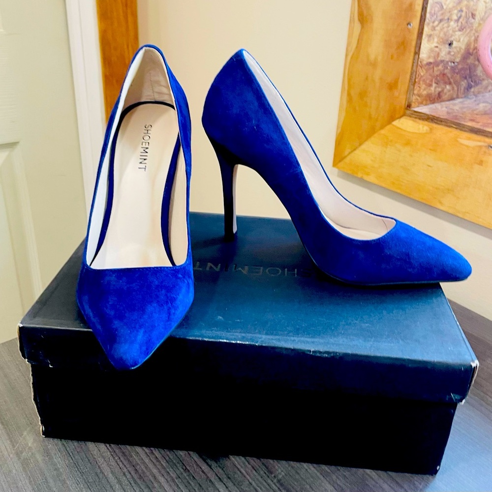 New Shoemint Classic Pump in Navy size 7.5
